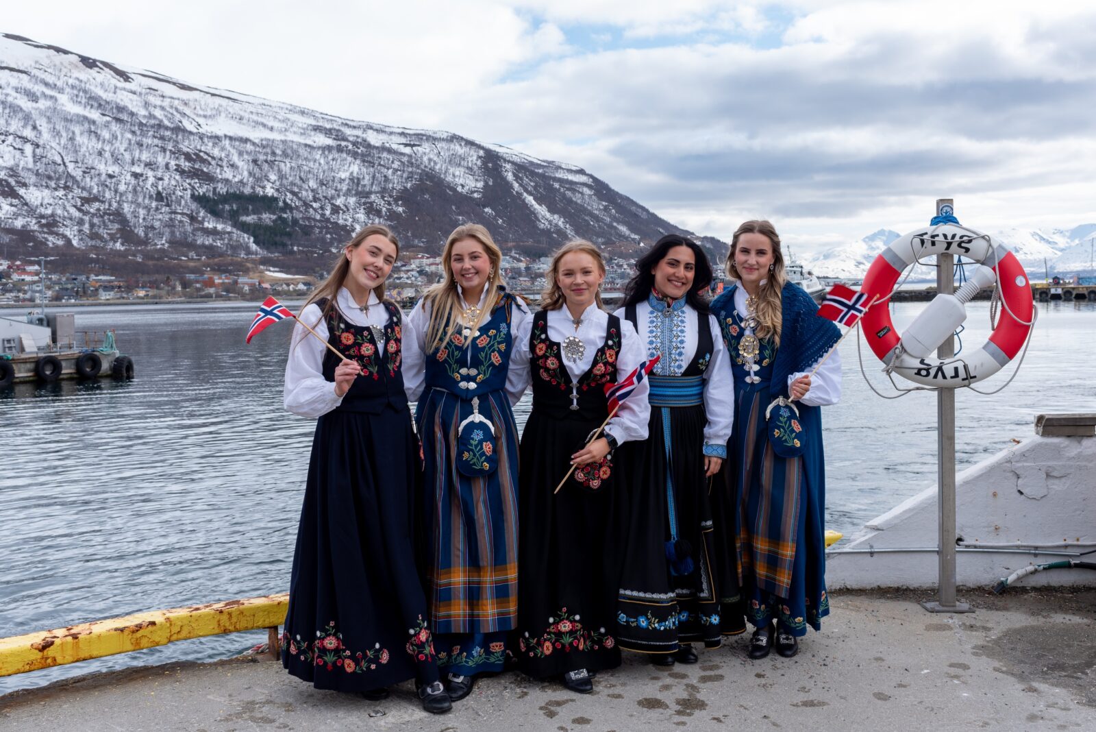 ノルウェーの民族衣装　ブーナッド