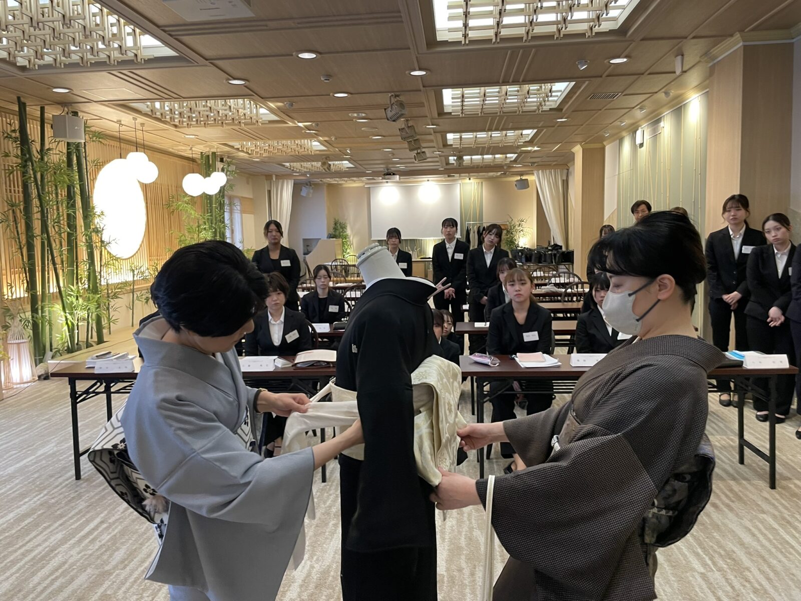 新入社員研修　留袖着付の授業